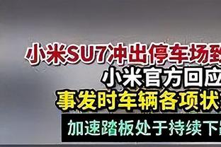 朗佐-鲍尔今日现身公牛训练馆 与多诺万亲切交流并参与合影拍摄